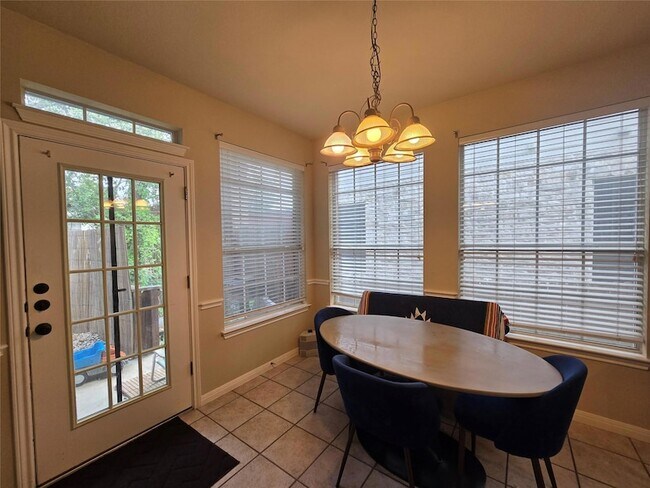 Foto del edificio - 10620 Chestnut Ridge Rd