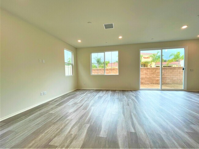 Building Photo - 822 Brookdale Dr