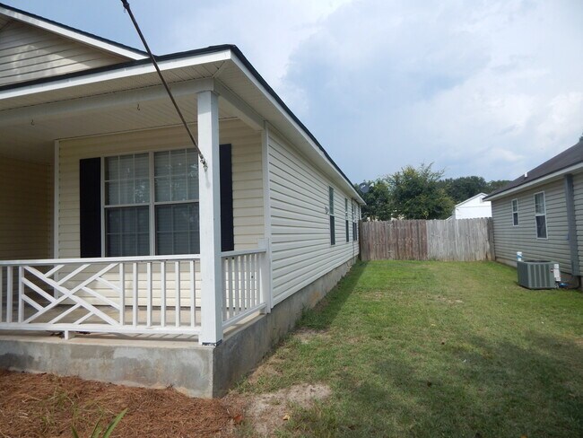 Foto del edificio - 3740 Mulligan Rd
