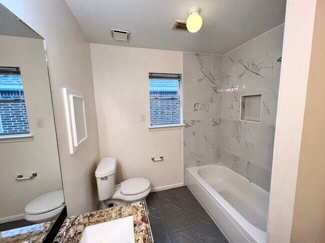 Foto del edificio - 13310 Misty Mill Dr