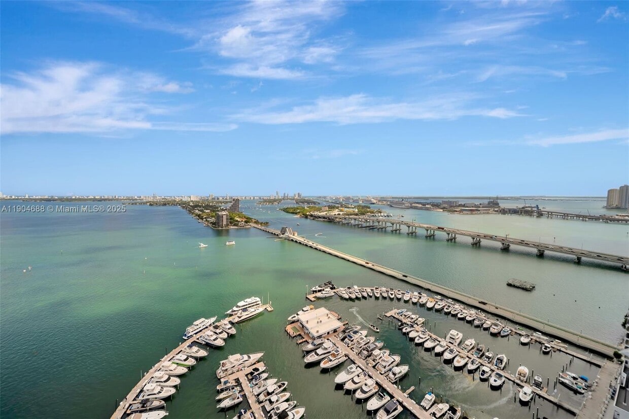 Primary Photo - 1717 N Bayshore Dr