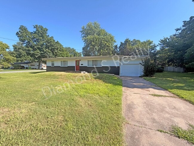Building Photo - 3209 E Gasconade St