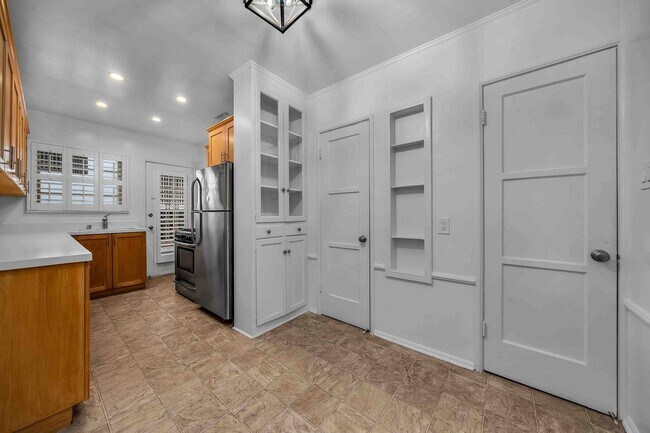 Foto del edificio - Large unit walking distance to the triangle!