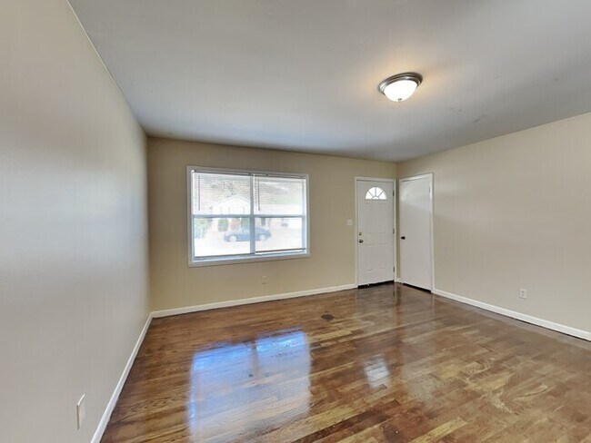 Foto del edificio - One Month FREE!!! Cozy 4 Bedroom located i...
