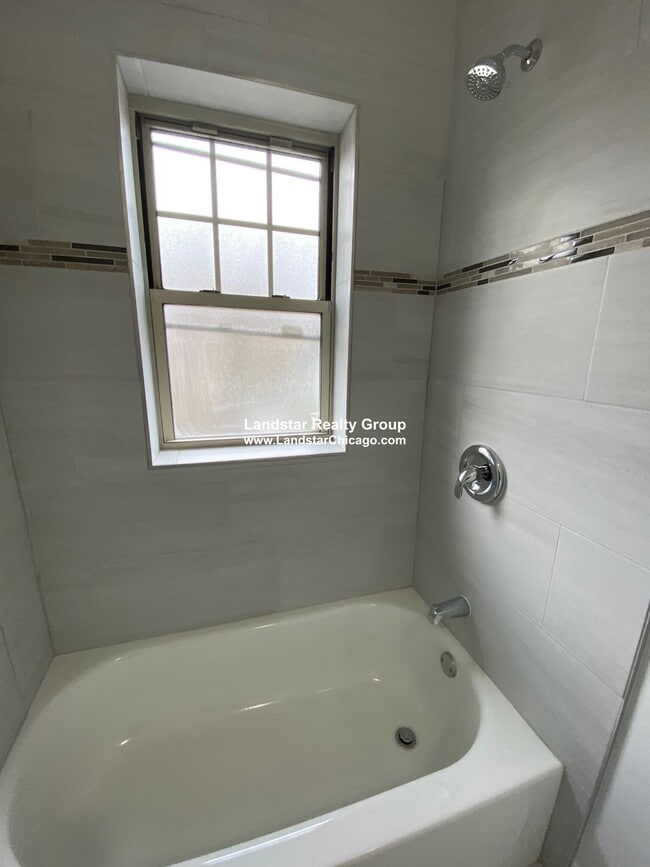Building Photo - 734 Reba Pl