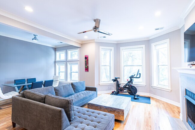Foto del edificio - 3432 S Giles Ave