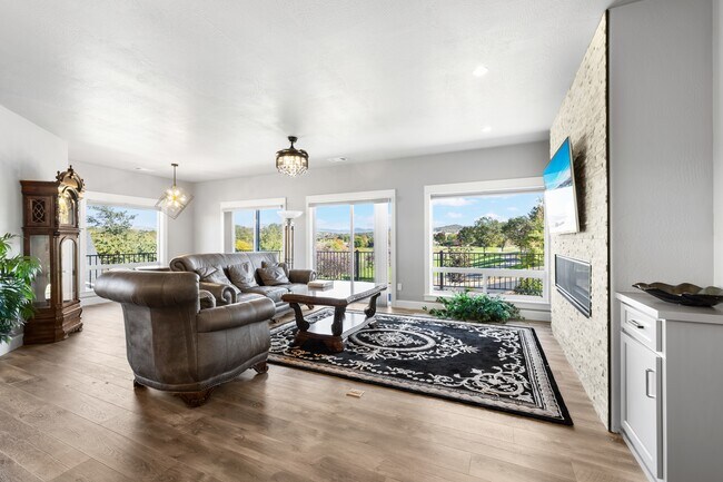 Building Photo - 221 Skyhawk Dr