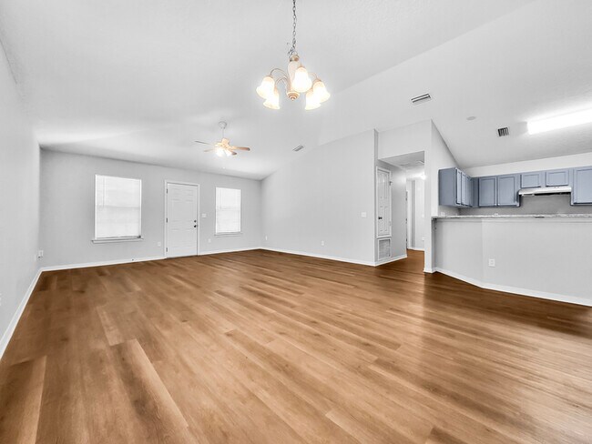 Building Photo - 7735 Vandalay Dr