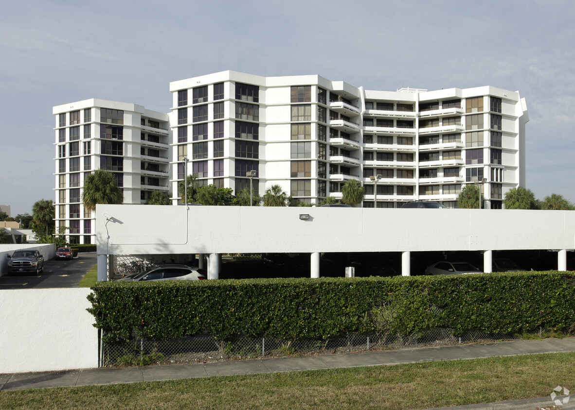 Building Photo - The Towers