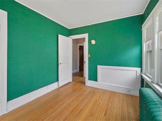 Building Photo - 1830 W James Ave
