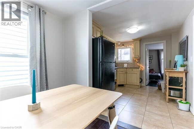 Photo du bâtiment - 132 Barnesdale Ave N