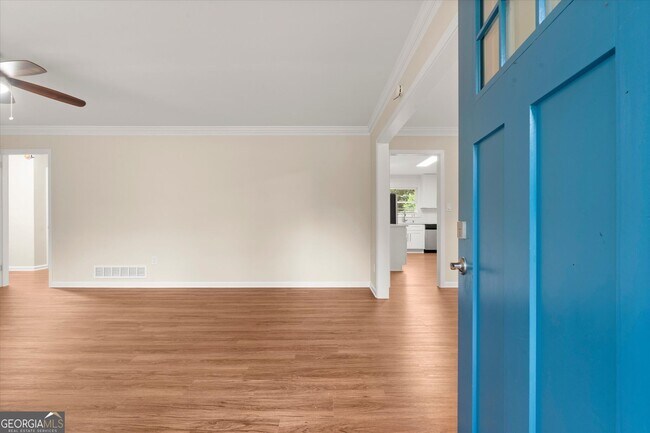 Building Photo - 174 Cromwell Rd NE