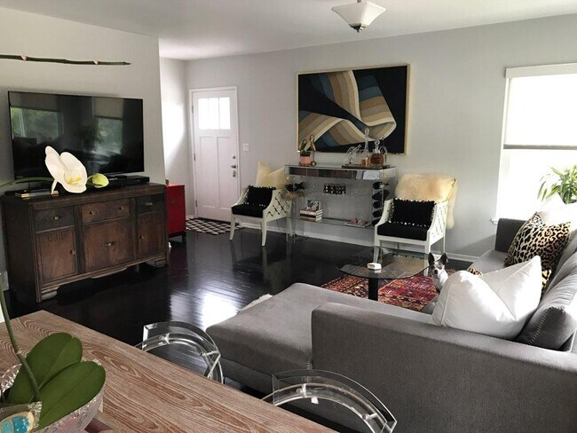 Living Room - 16503 W Sunset Blvd
