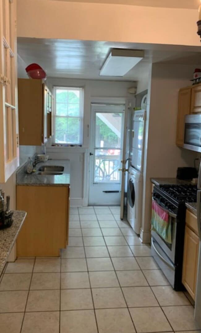 Building Photo - 208 N Nansemond St