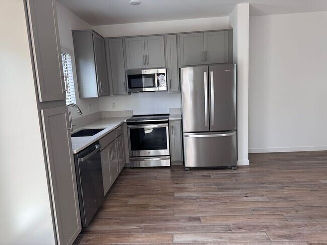 Building Photo - Stunning New 3Beds/2.5Bath Townhome in Phoenix, AZ!