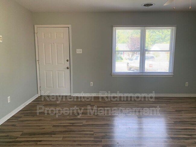 Foto del edificio - 5121 Randall Ave