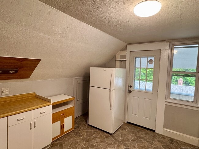 Building Photo - 384 Brightwood Ave