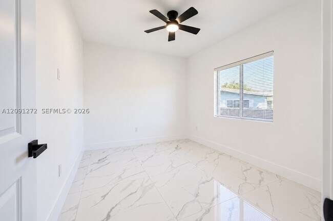 Foto del edificio - 348 SW 5th Ave