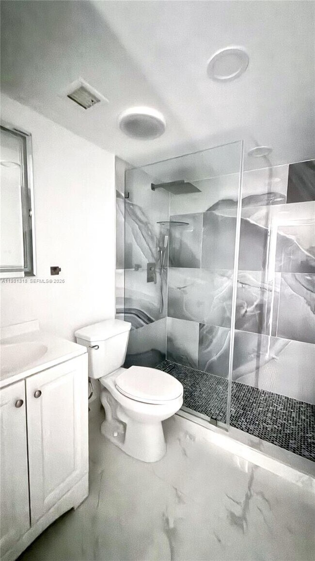 Foto del edificio - 4174 Inverrary Dr