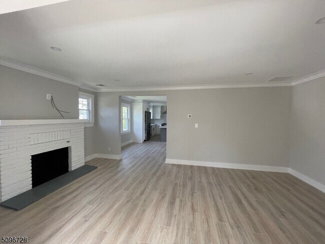 Building Photo - 450 Beech Ave