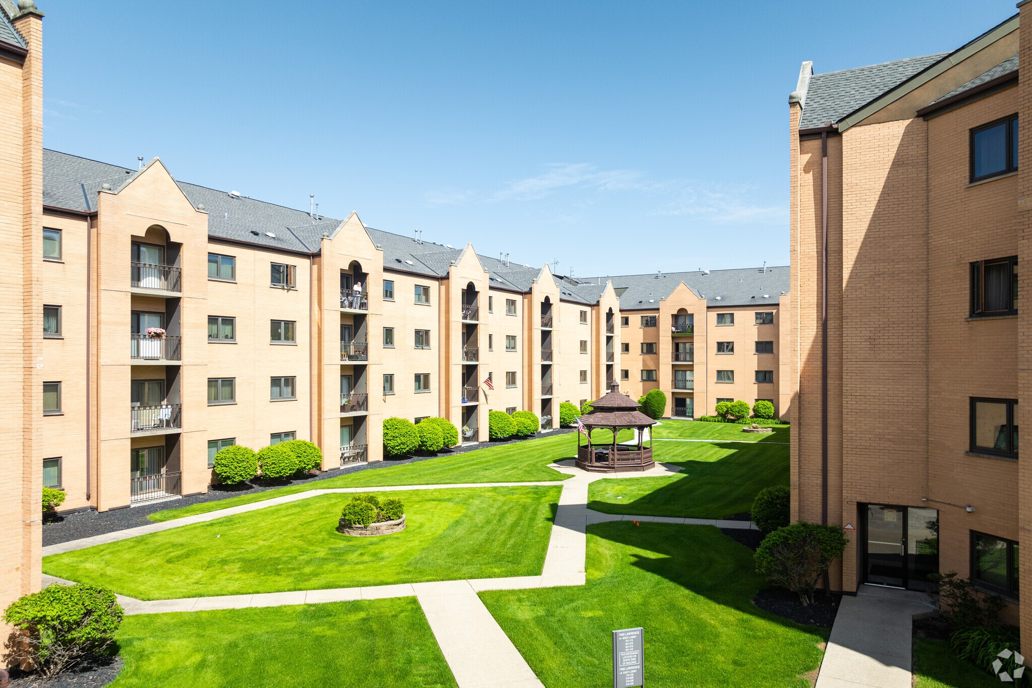 Courtyard Of Harwood Heights