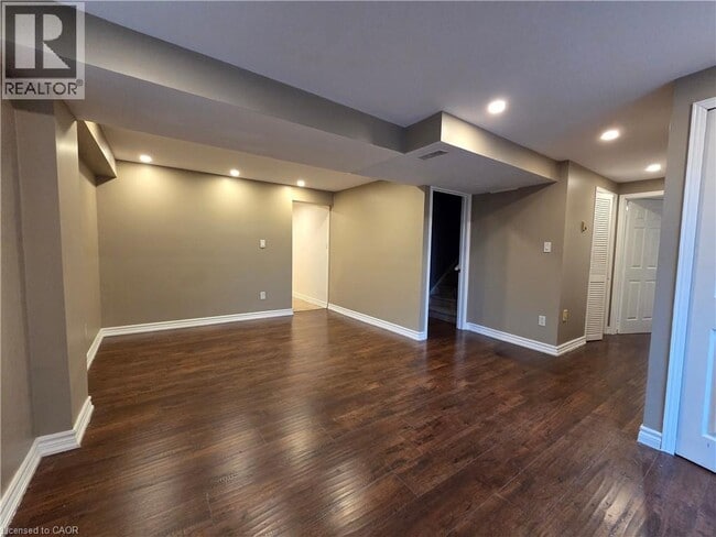 Building Photo - 696 Penny Ln