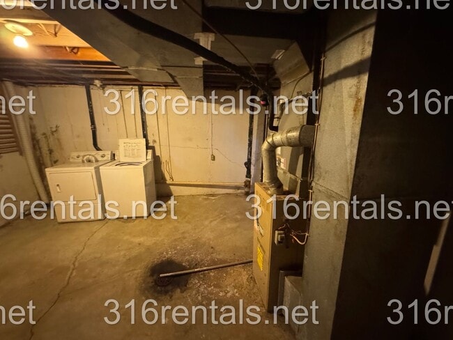 Building Photo - $850- 2 bed 1 bath - Townhomes