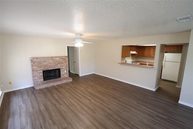 Foto del edificio - 6714 Windrift Way