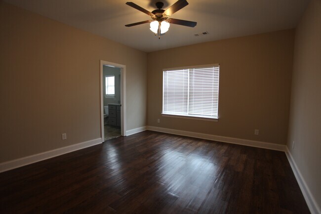 Building Photo - 4bed/3.5 bath for August 2024!