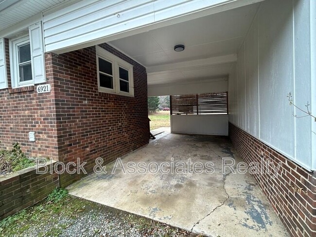 Foto del edificio - 6921 Spencer-Dixon Rd