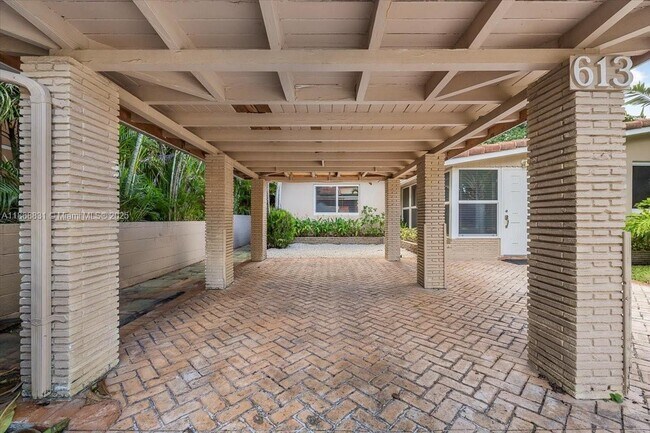 Foto del edificio - 613 NE 17th Terrace