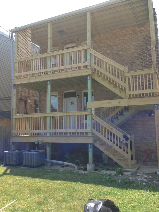 Building Photo - 4130 W Nelson St