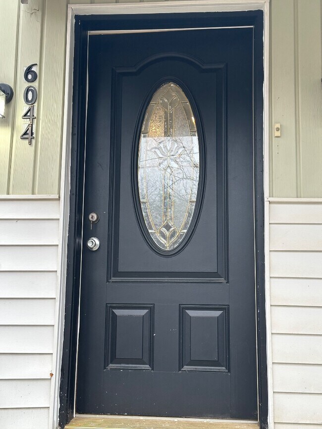 Foto del edificio - 6044 Mayflower Ave