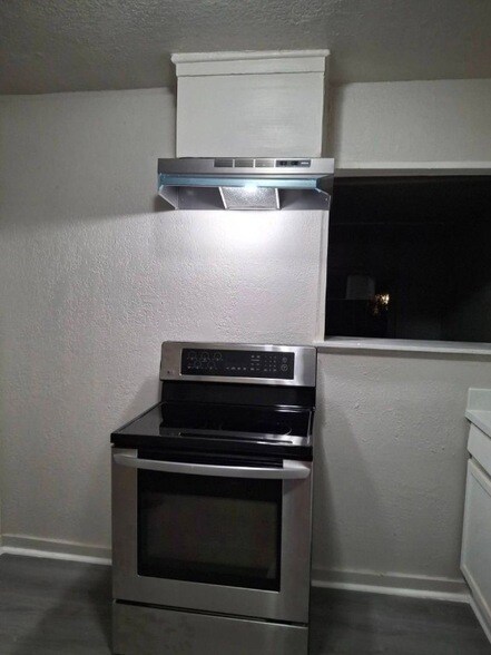 Foto del edificio - 5401 Doolittle Blvd