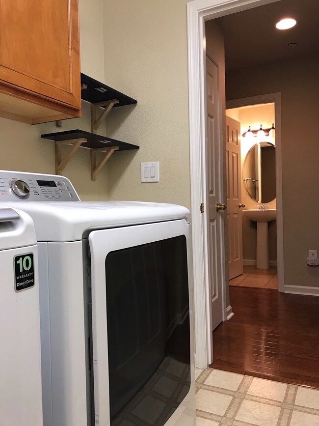 Foto del edificio - 1030 Sierra View Cir