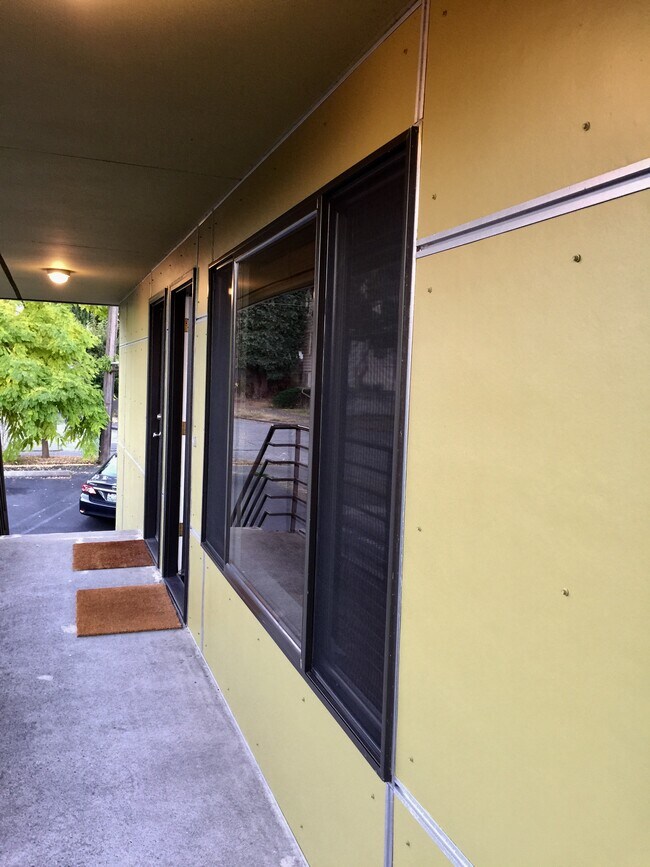 Foto del edificio - 2326 W Thurman St