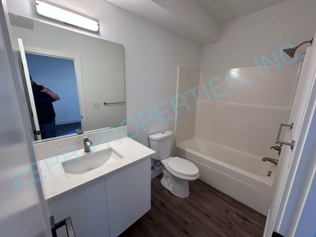 Building Photo - LOCATING OCCUPANTS FOR THE HOMEOWNERS! Charming 3-Bed Home with 3.5 Baths in Vibrant NE Portland ...