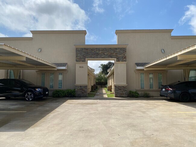 Foto del edificio - 904 E Myrtle Beach Ave