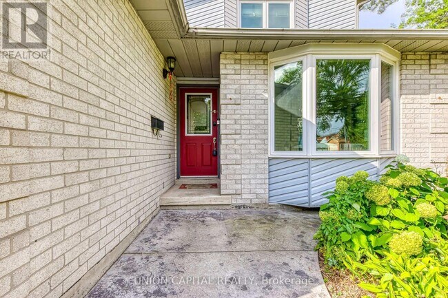 Building Photo - 1060 Glendor Ave