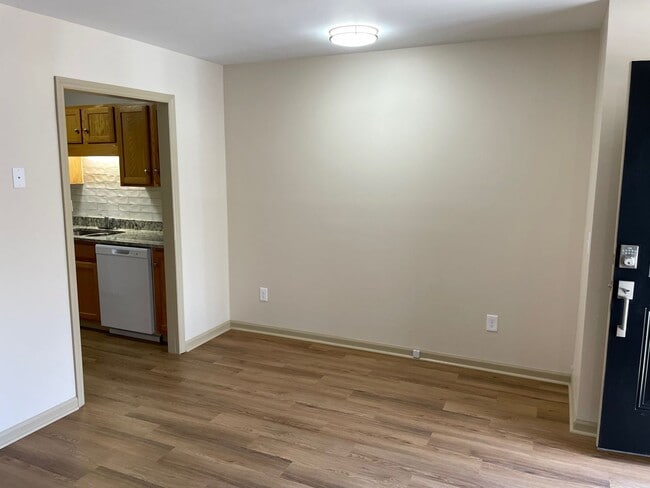 Building Photo - 1307