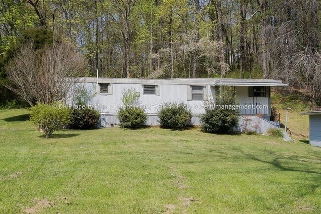 Building Photo - 2 Bedroom Trailer in Rossville!