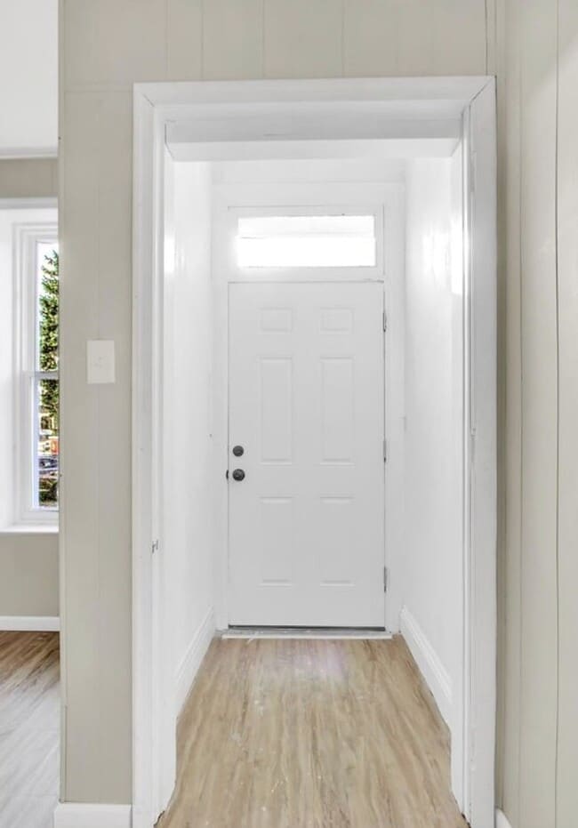 Foto del edificio - Bright 5 Bedroom, 1.5 Bath Home!