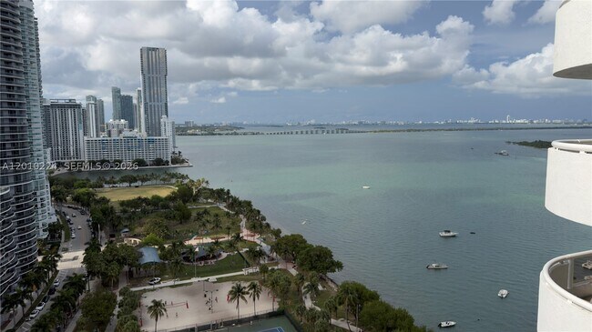 Building Photo - 1717 N Bayshore Dr