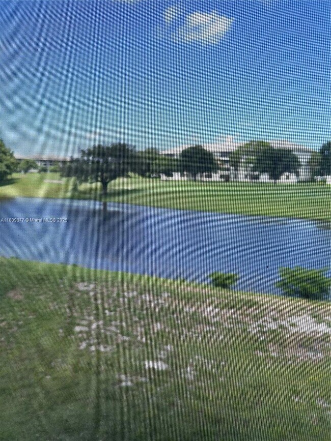 Foto del edificio - 9230 Lagoon Pl