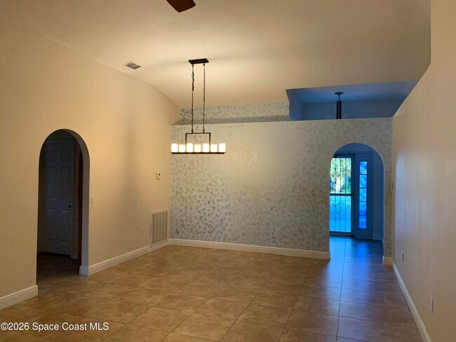 Building Photo - 1649 La Maderia Dr