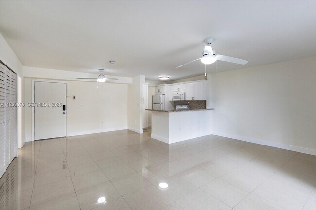 Foto del edificio - 8305 SW 72nd Ave