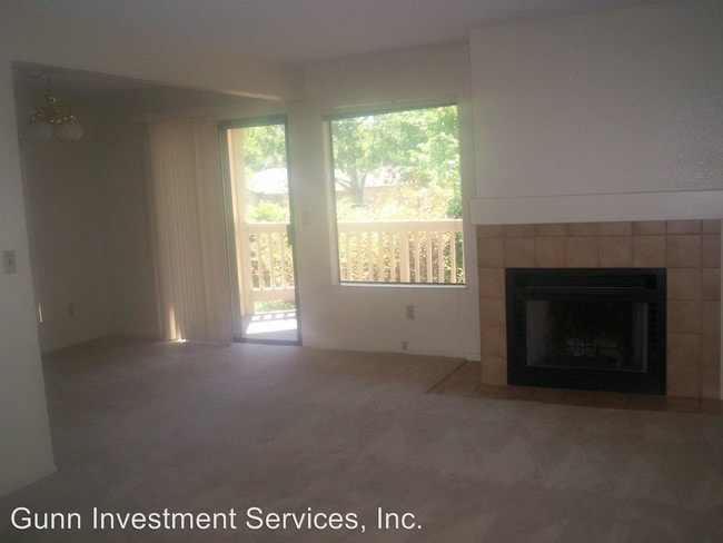Building Photo - 2875 Idlewild Dr
