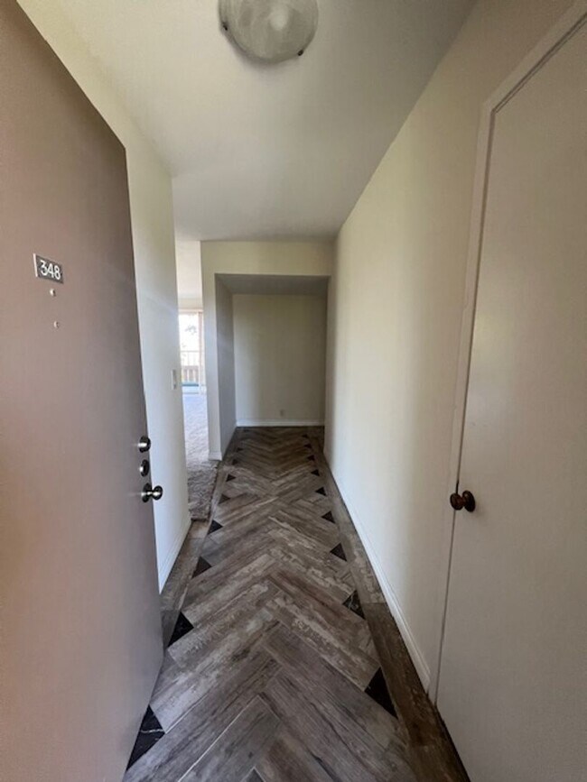 Foto del edificio - 3 Bedroom 2 Bath Condo in Beautiful La mes...