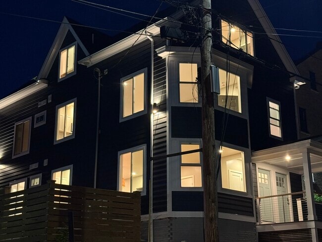 Building Photo - 14 8th St