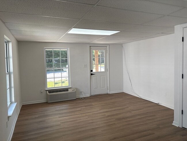 Building Photo - Renovated Duplex in Central Tullahoma